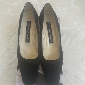 Nina Women's Black Bow Pumps